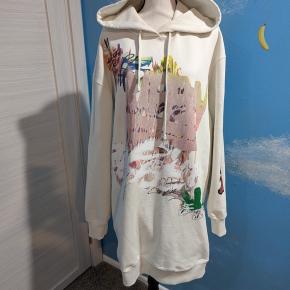 Coach Cream Graphic Oversized Hoodie will fit M-L-XL